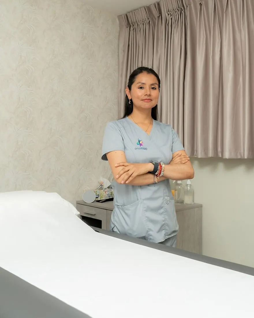 Lic. Flor Martínez Rojas, especialista en fisioterapia oncológica, en el centro oncoFISIO